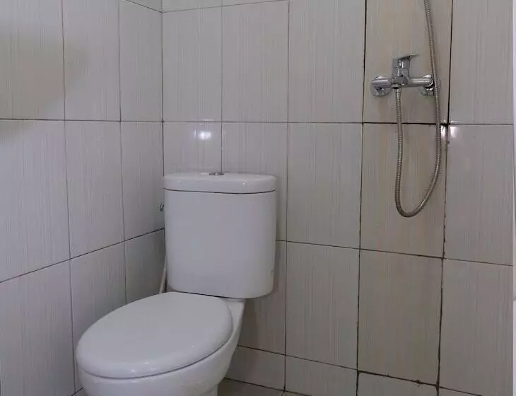 هتل Reddoorz Syariah Near Universitas Batanghari Jambi