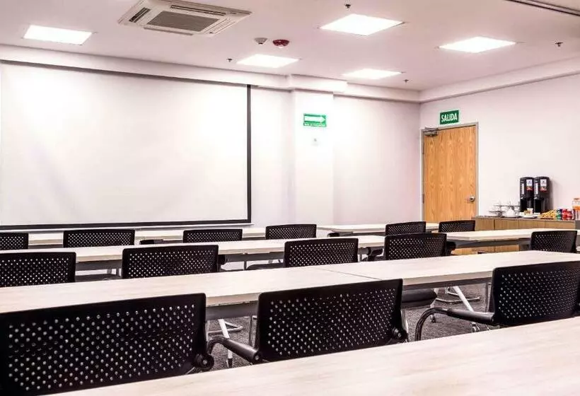 Hotelli Comfort Inn Hermosillo Aeropuerto