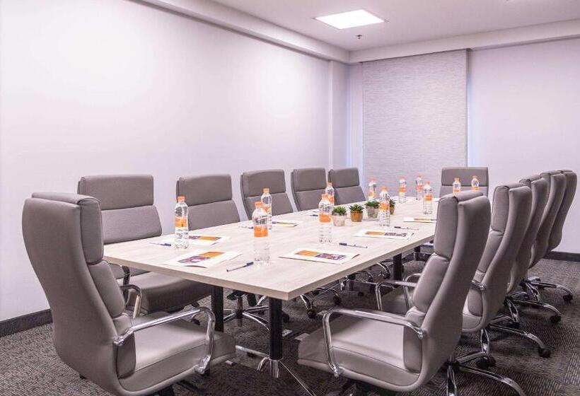 בית מלון כפרי Comfort Inn Hermosillo Aeropuerto