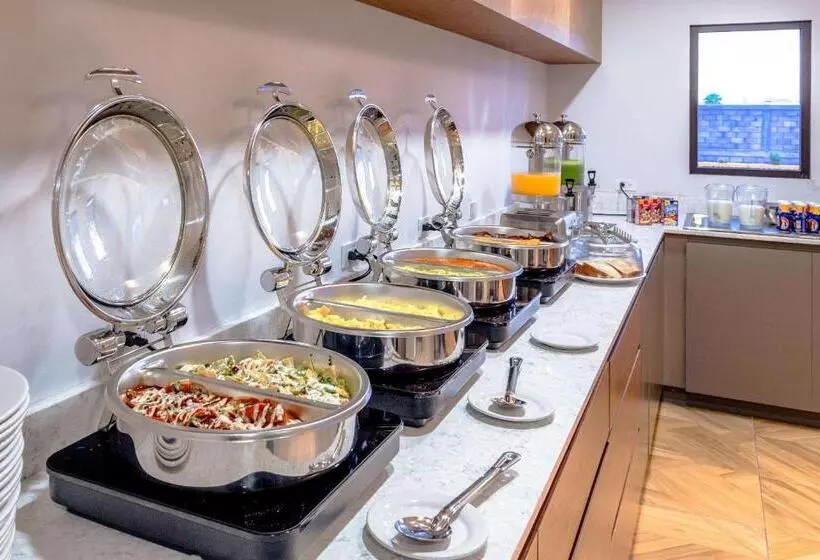 Hotelli Comfort Inn Hermosillo Aeropuerto