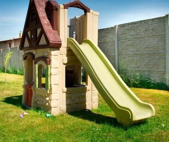 هتل A Museum Of Bricks