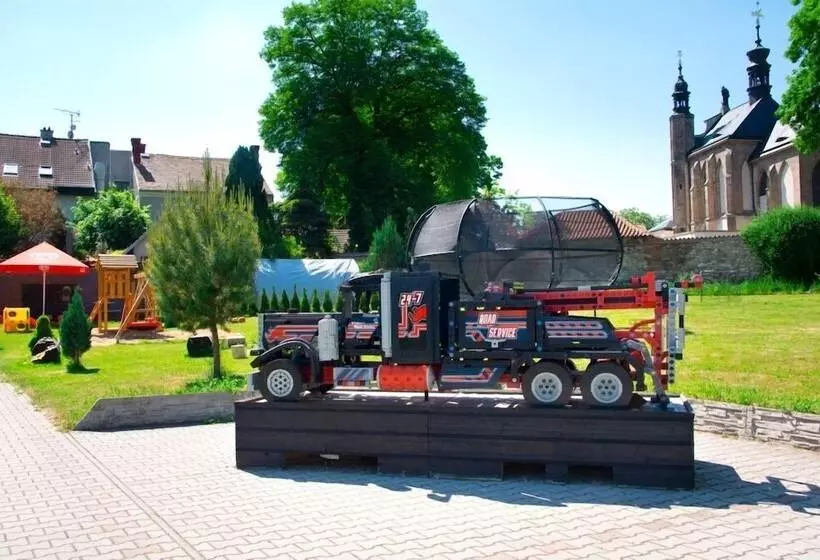 هتل A Museum Of Bricks