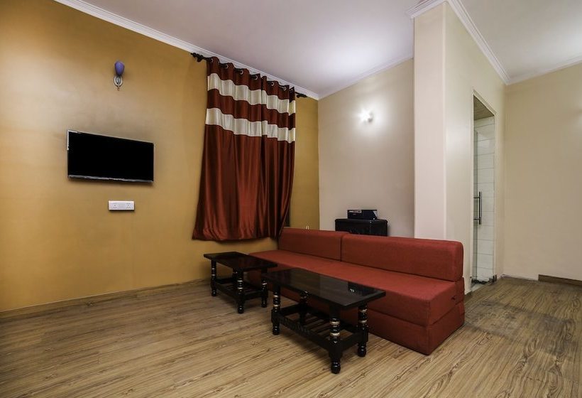 酒店 Refuge Home Stays By Oyo Rooms