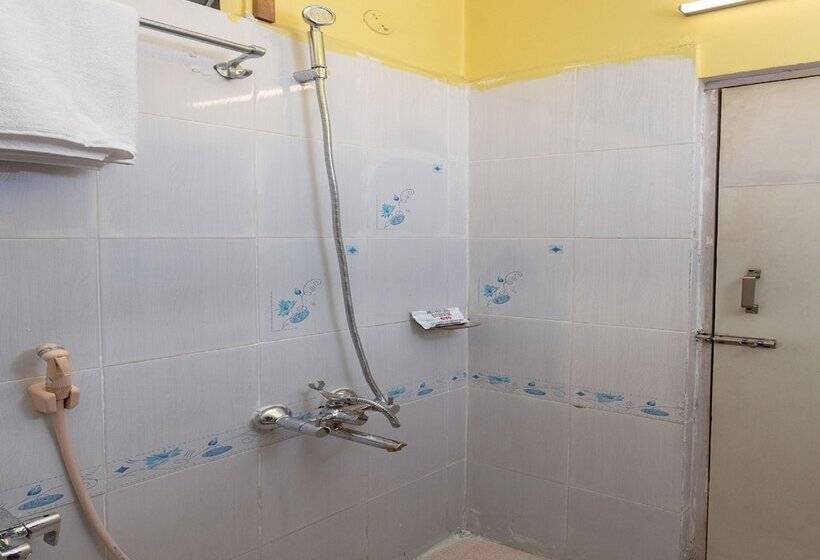 호텔 Royal Grand By Oyo Rooms