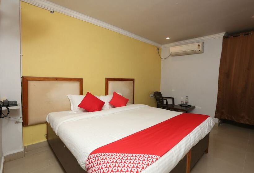 호텔 Royal Grand By Oyo Rooms