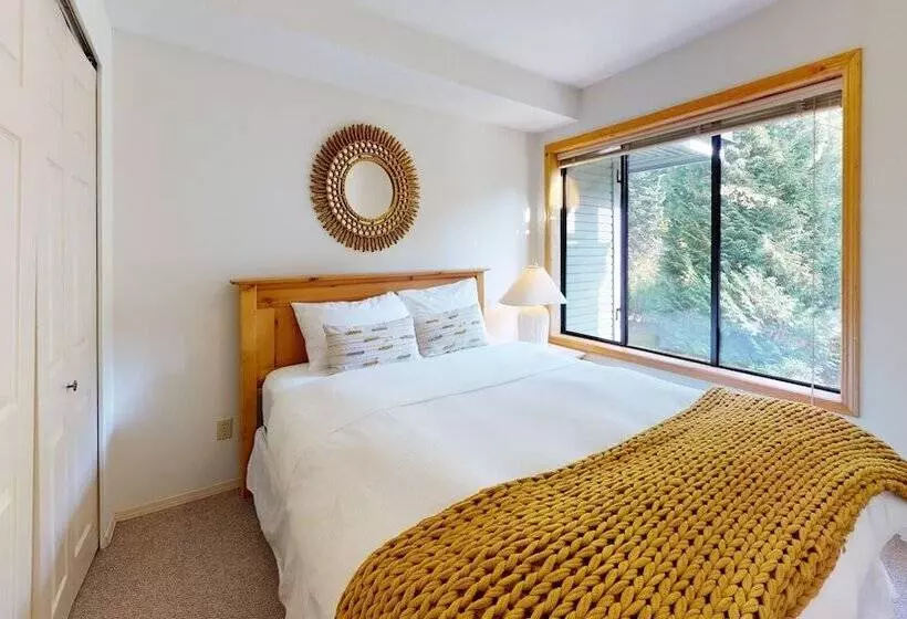 Spacious 3br Condo In Whistler