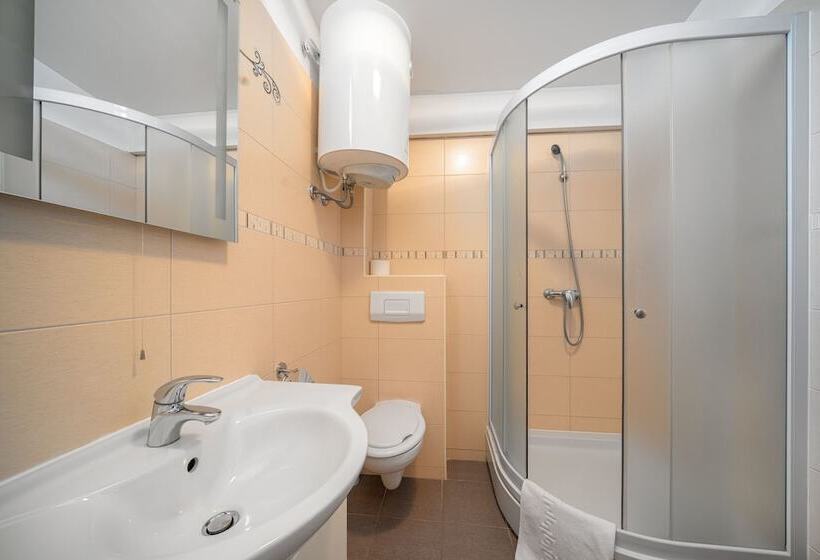 פונדק The Suites Small Luxury Living