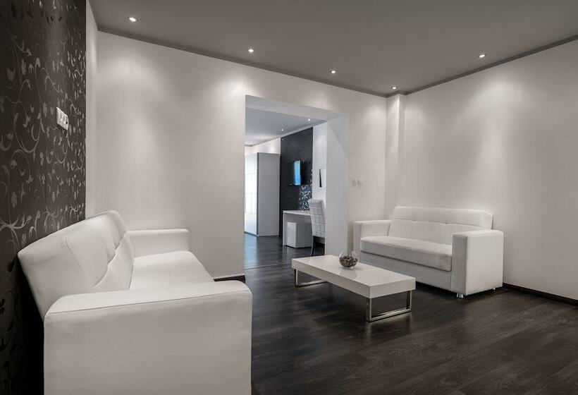 פונדק The Suites Small Luxury Living