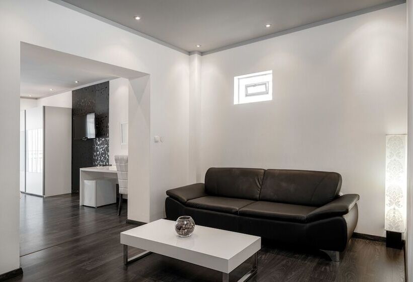 פונדק The Suites Small Luxury Living