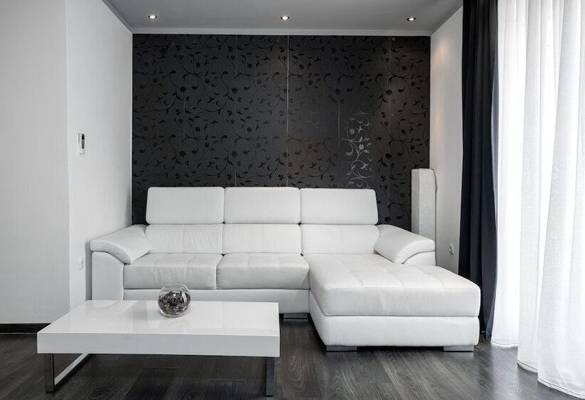 פונדק The Suites Small Luxury Living