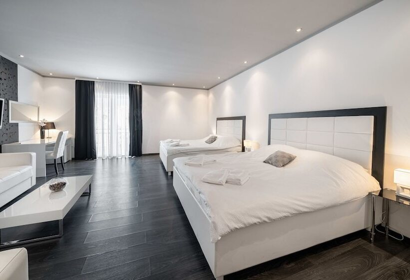 פונדק The Suites Small Luxury Living