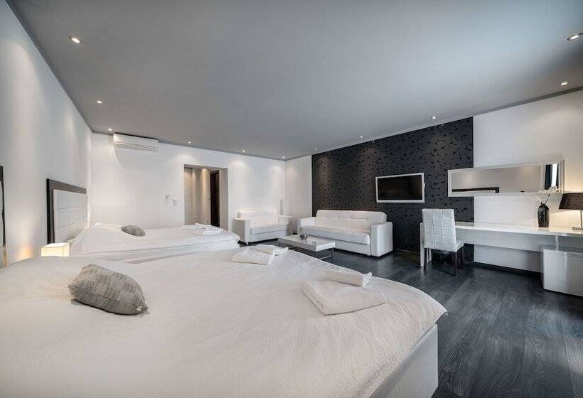 פונדק The Suites Small Luxury Living