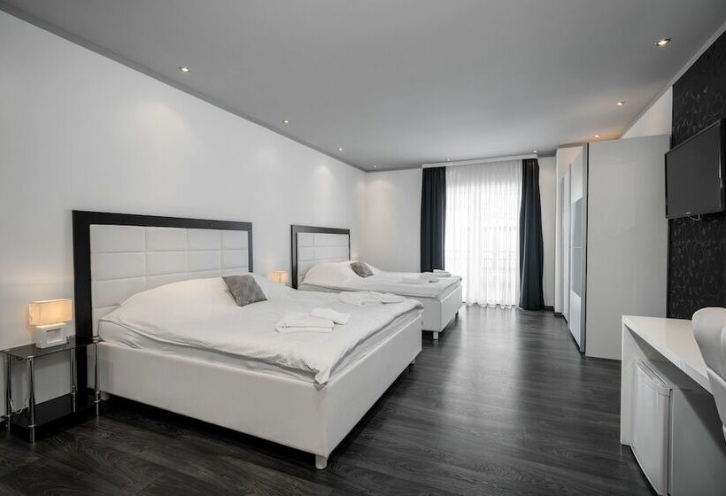 פונדק The Suites Small Luxury Living