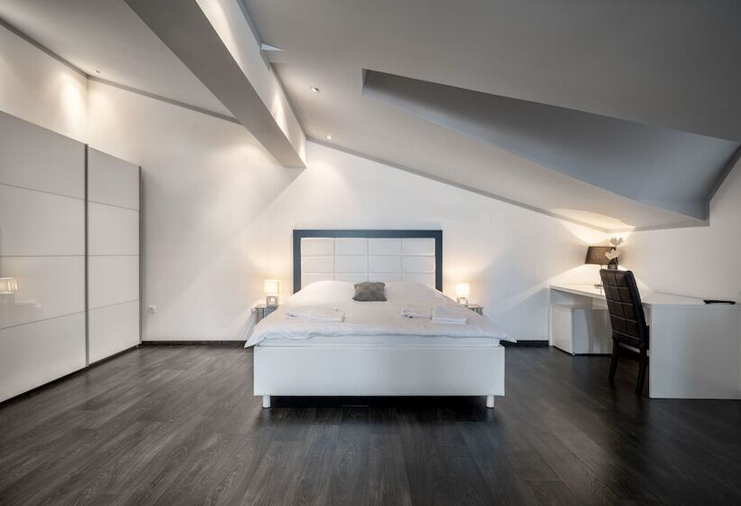 פונדק The Suites Small Luxury Living