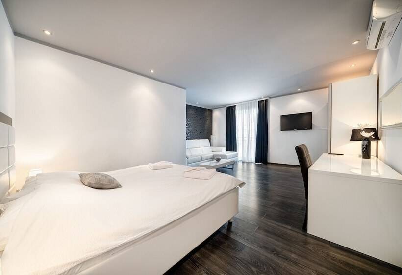 פונדק The Suites Small Luxury Living