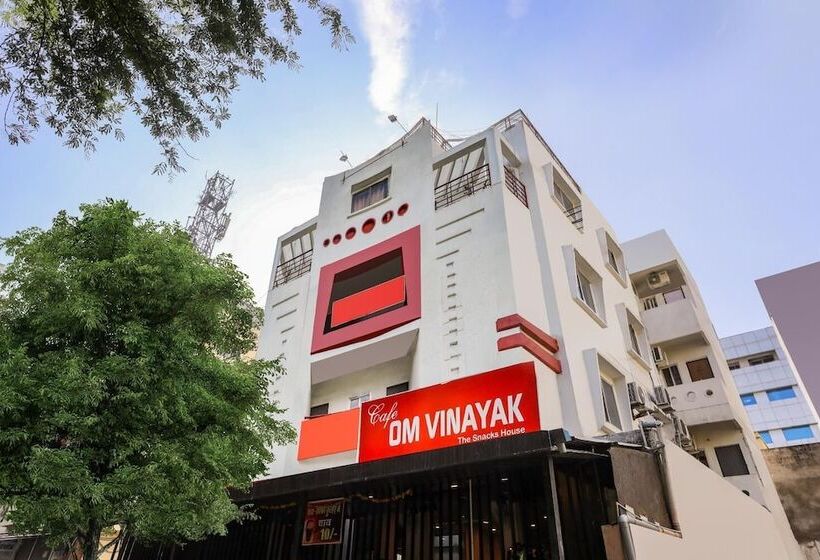 בית מלון כפרי Fabexpress Bombay Hospital