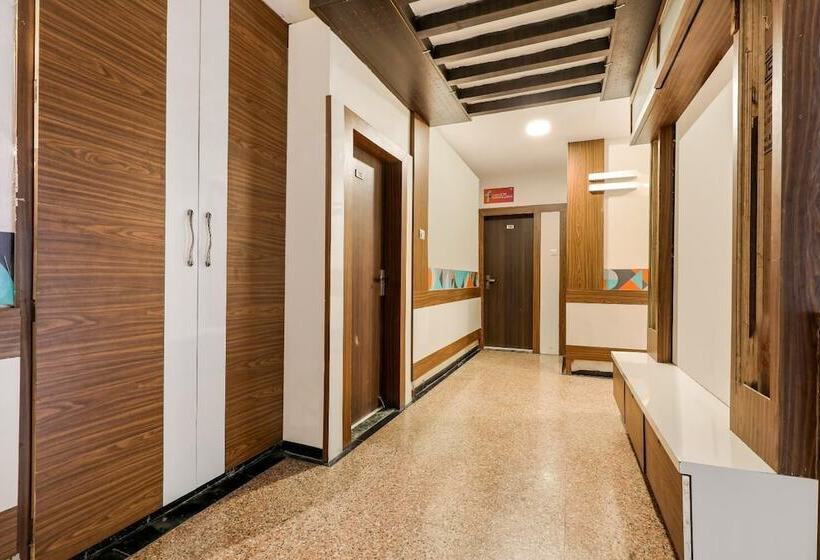 בית מלון כפרי Fabexpress Bombay Hospital