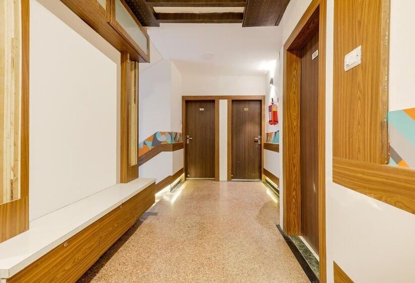 בית מלון כפרי Fabexpress Bombay Hospital