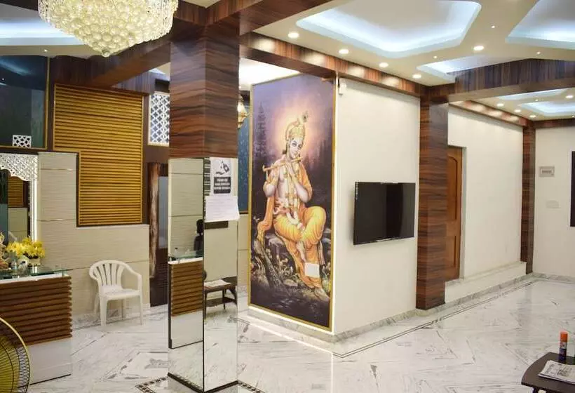 ホテル Krishna Kunja  A Quiet & Peaceful Stay