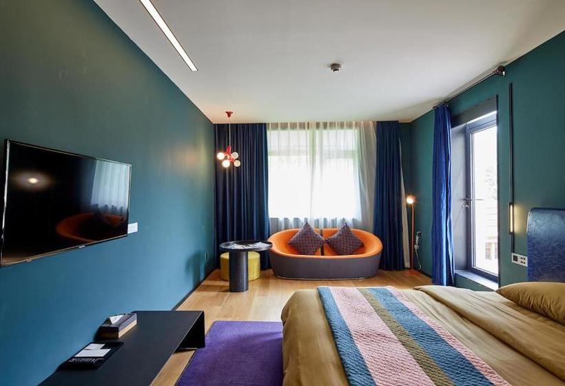 Отель Travelling With X Jnbyhome