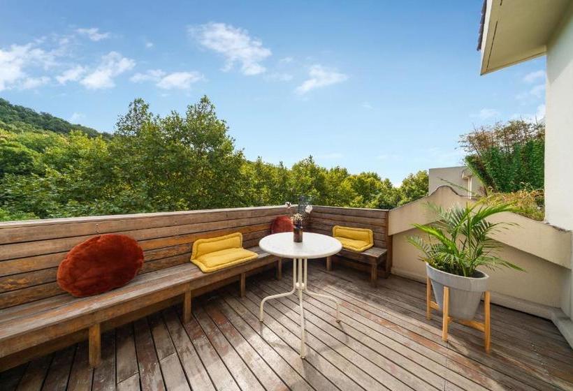 Отель Travelling With X Jnbyhome