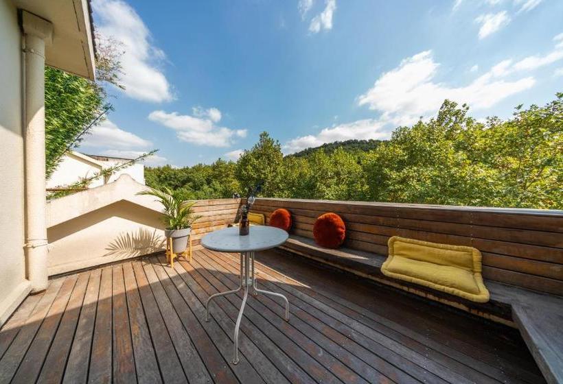 Отель Travelling With X Jnbyhome