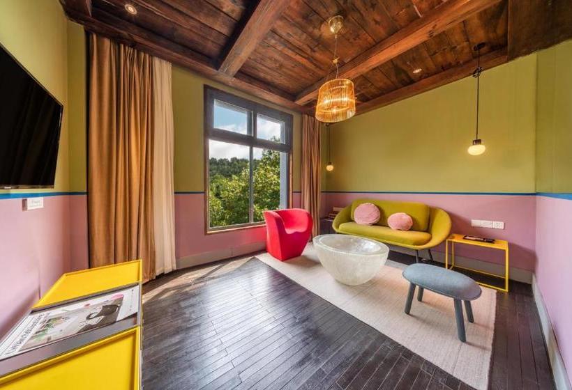 Отель Travelling With X Jnbyhome