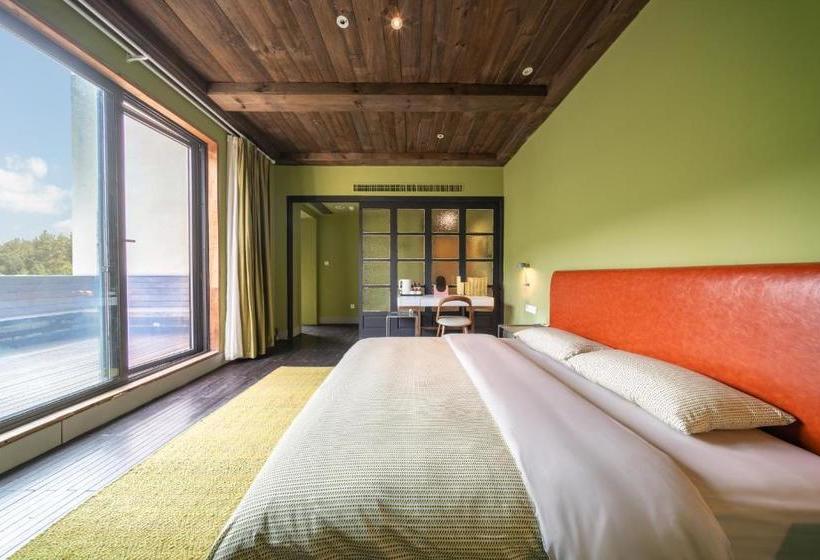 Отель Travelling With X Jnbyhome