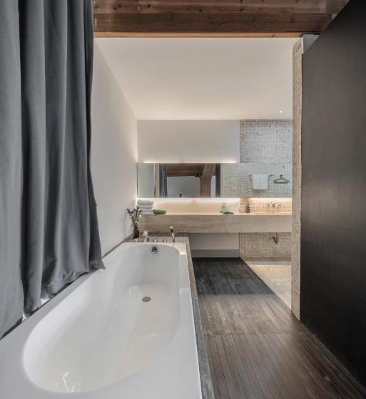 Отель Travelling With X Jnbyhome