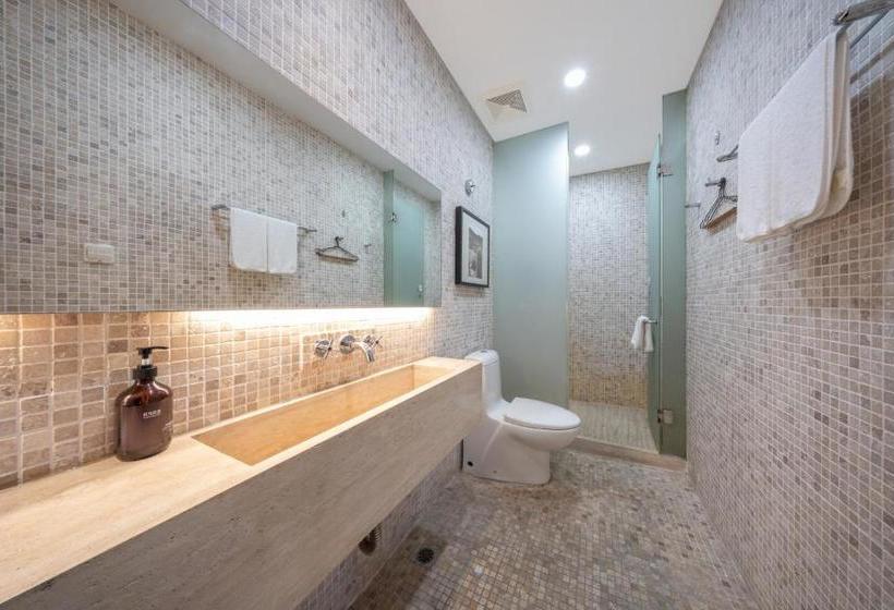 Отель Travelling With X Jnbyhome