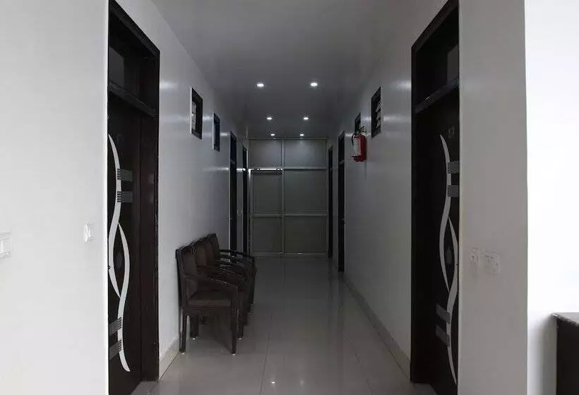 ホテル Vrinda Palace