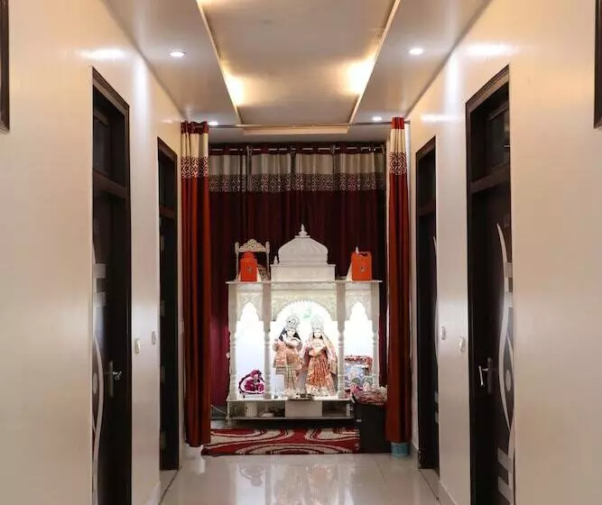 ホテル Vrinda Palace