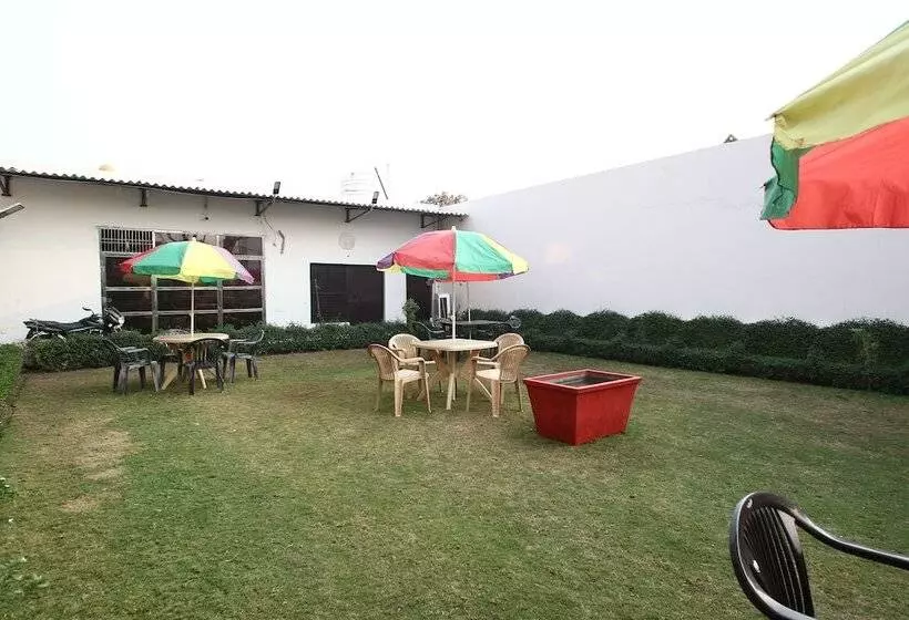 ホテル Vrinda Palace