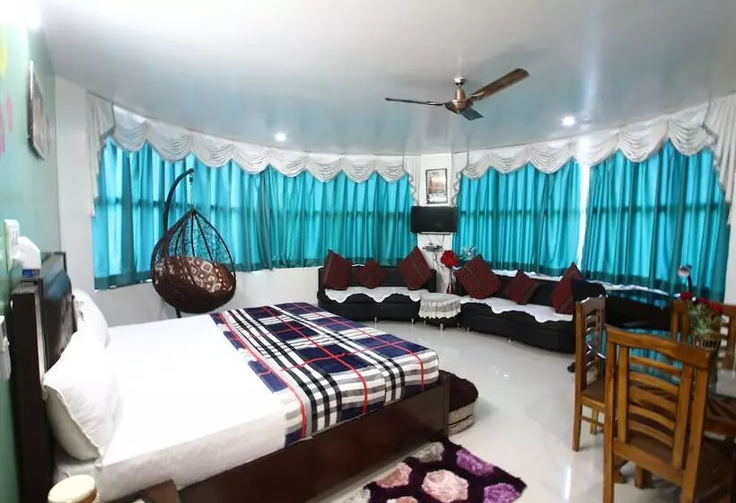 ホテル Vrinda Palace