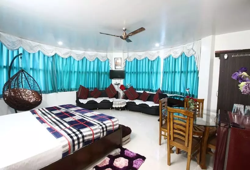 ホテル Vrinda Palace