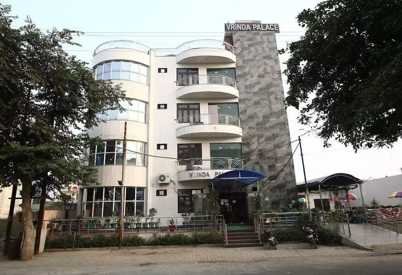 ホテル Vrinda Palace