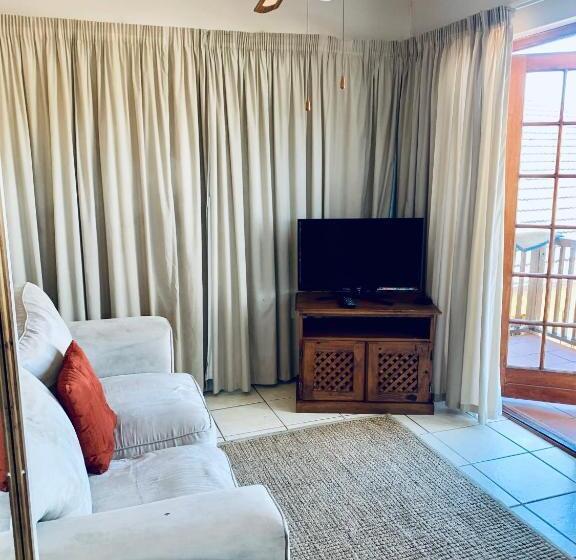 פנסיון Summerstrand Beach Lodge