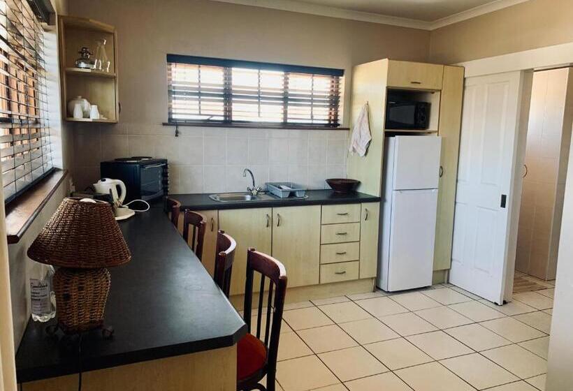 פנסיון Summerstrand Beach Lodge