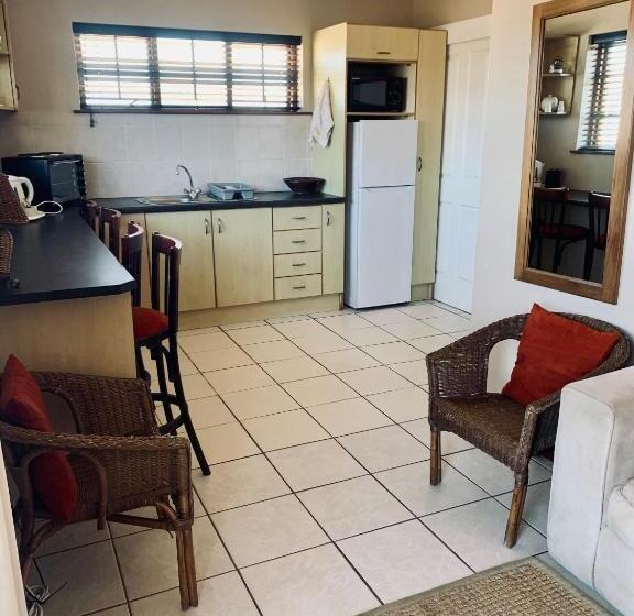 פנסיון Summerstrand Beach Lodge