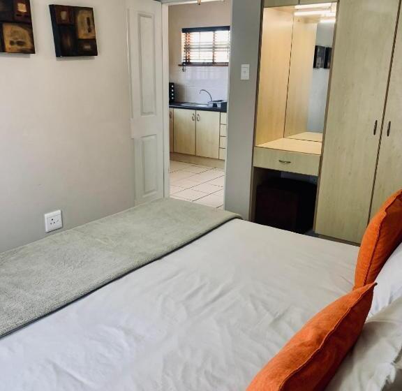 פנסיון Summerstrand Beach Lodge