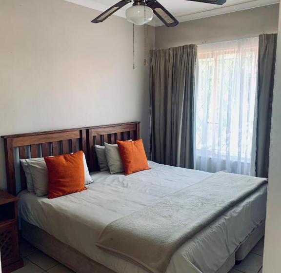 פנסיון Summerstrand Beach Lodge