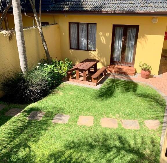 פנסיון Summerstrand Beach Lodge