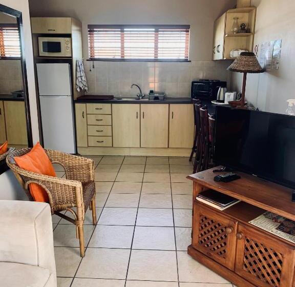 פנסיון Summerstrand Beach Lodge