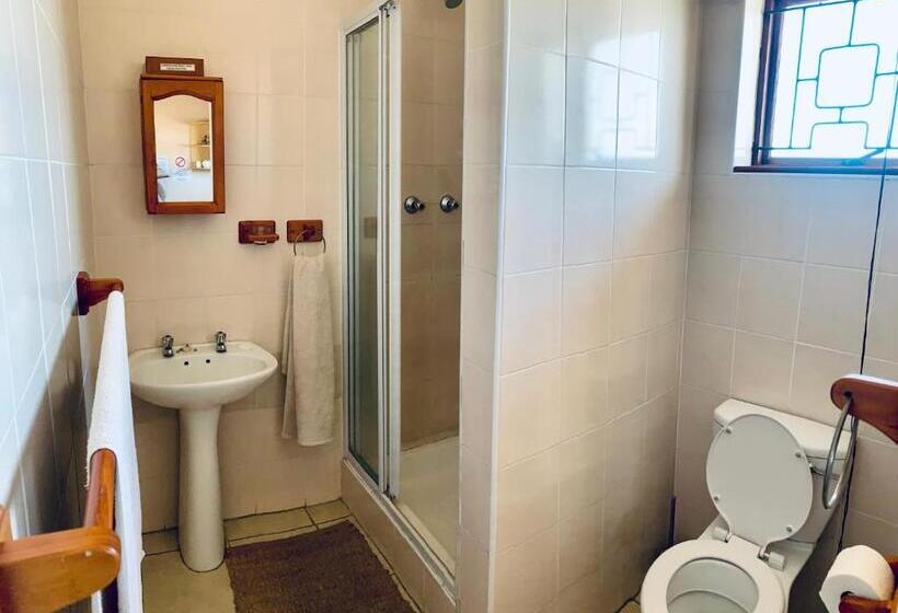 פנסיון Summerstrand Beach Lodge