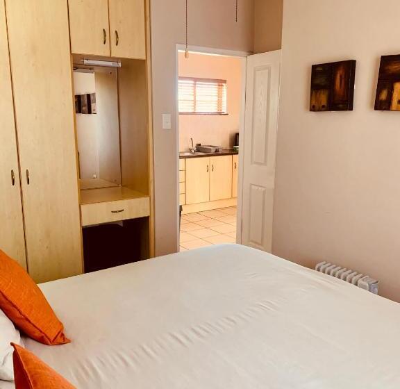 פנסיון Summerstrand Beach Lodge