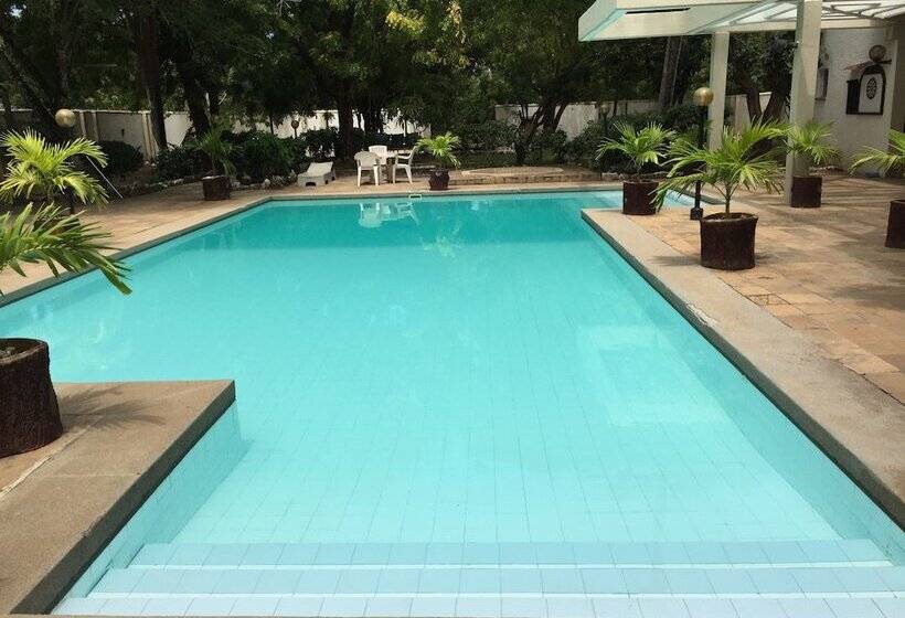 Wayside Beach Apartments