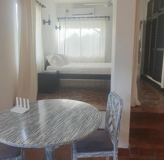 Wayside Beach Apartments