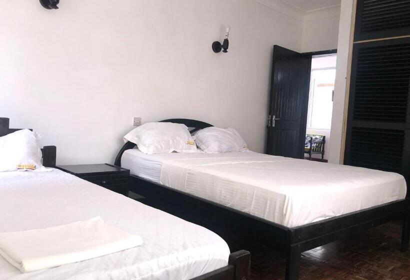 Wayside Beach Apartments