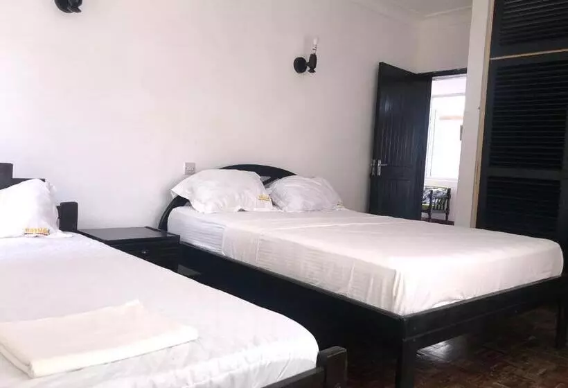 Wayside Beach Apartments