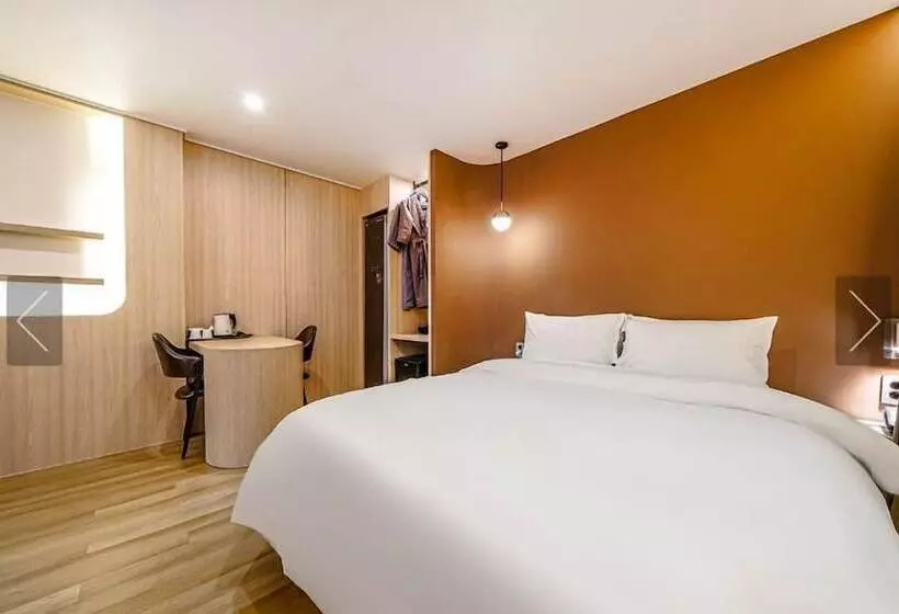 Brown Dot Hotel Yeonsan